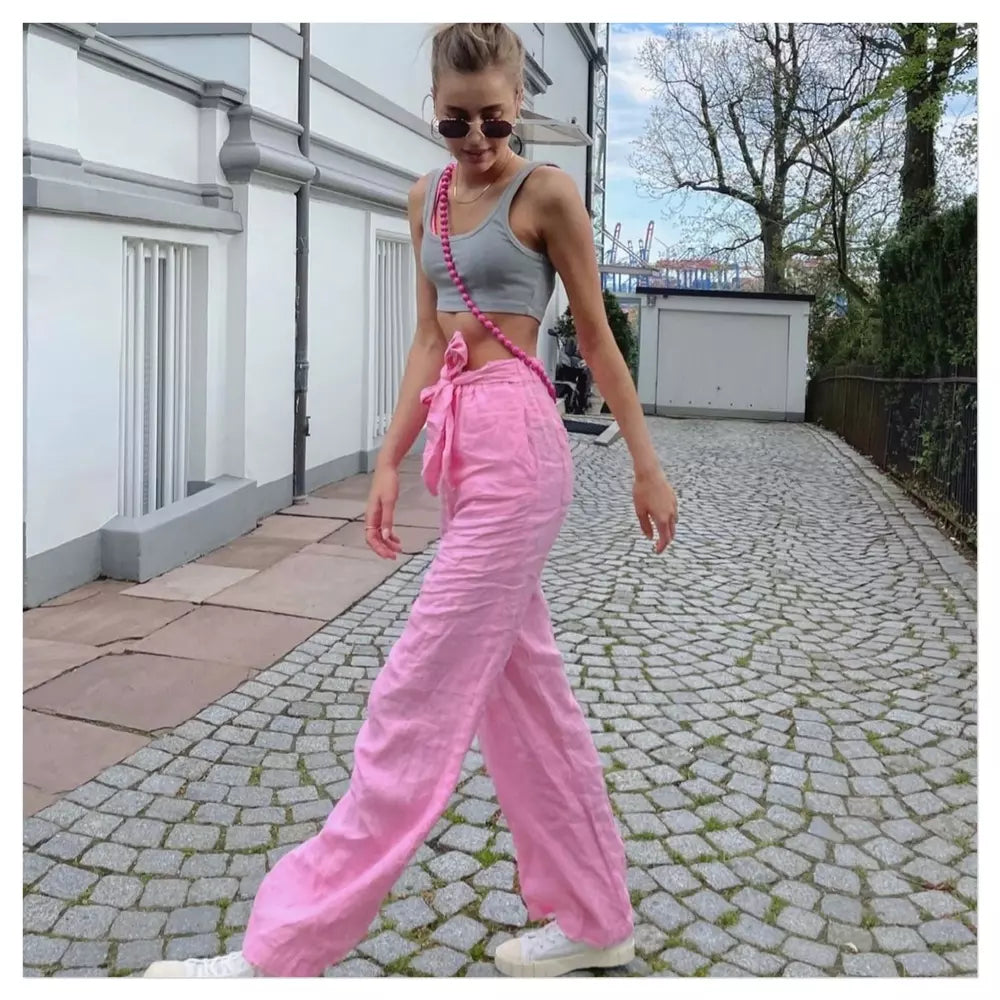 UPBEADS crossbpdy phone and key chain reference picture size L and XL sustainable accessory natural colors worn by influencer