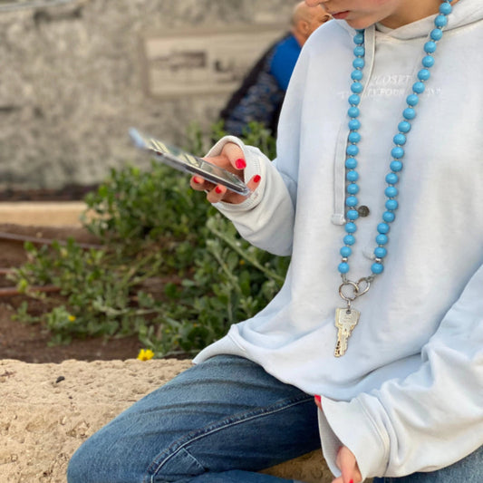 THE EYE MIDI cell phone chain / key chain MIDI UPBEADS girl sitting waering upbeads midi the eye light blue wooden bead key chain