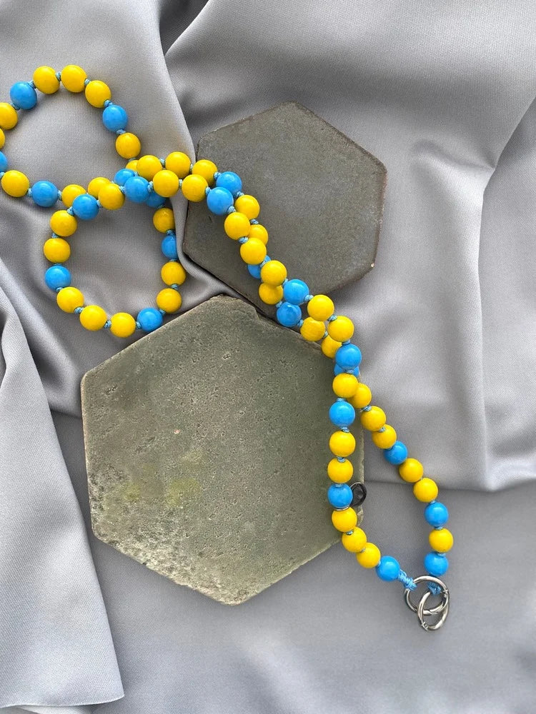 ukraine peace cellphone chain donation orphans Waisenkinder helfen Frieden blau gelb