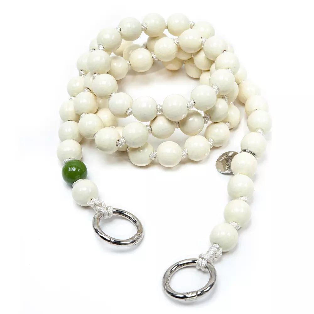 upbeads Ohpalia opal weisse Perlen white beads crossbody Handykordel Handykette Holzperlenkette Holzperlen cellphone chain keychain wooden bead chain