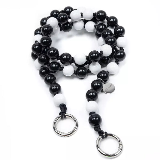 upbeads midi salt n' pepper crossbody kids holzperlenkette wooden beads chain cellphone chain keychain schwarz weiß black and white handmade made in germany