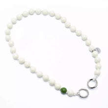 Load image into Gallery viewer, upbeads ohpalia opal Holkugel weisse Perlen Shortie Shorty Handykette Holzperlenkette Holzperlen cellphone chain keychain wooden bead chain