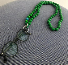 Laden Sie das Bild in den Galerie-Viewer, ICELAND cell phone chain CROSSBODY UPBEADS Holzperlen handmade in germany