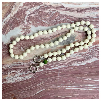 upbeads ohpalia opal weisse perlen Handykette Holzperlenkette Holzperlen cellphone chain keychain wooden bead chain