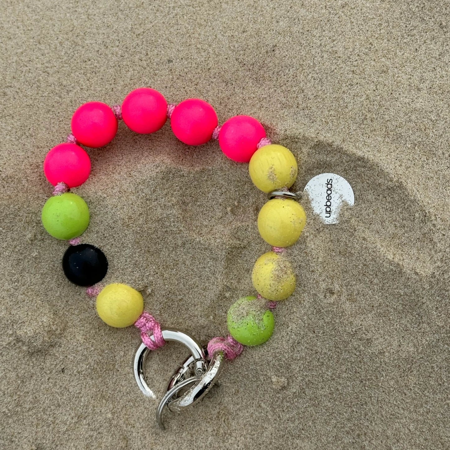 upbeads mini am strand im sand neon pink gelb hell grün